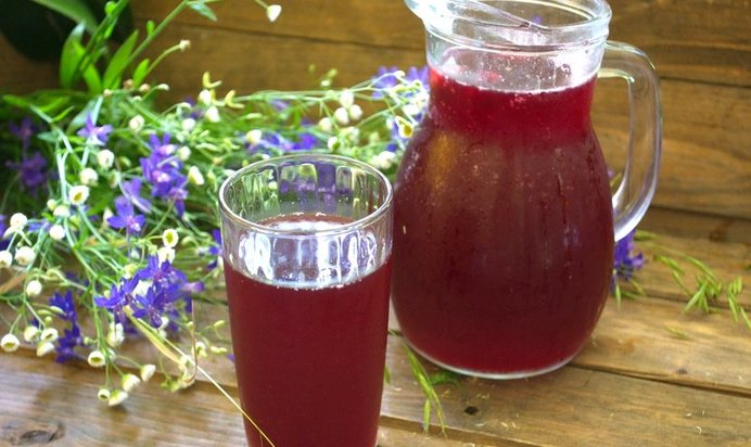 Компот из малины и вишни