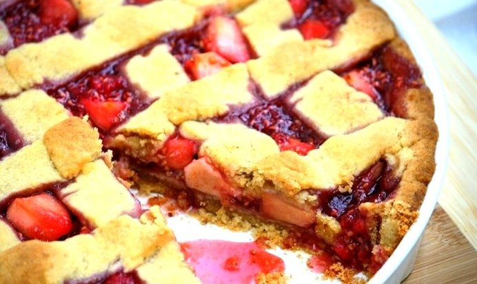 Торт Линцер с малиной и яблоками