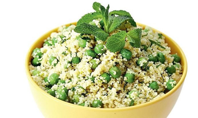Салат из зеленого горошка с мятой и кускусом