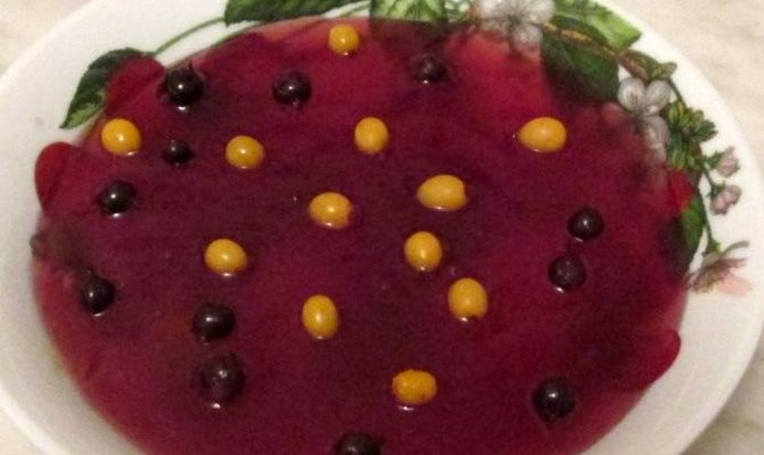 Кисель из ягод со свежими фруктами