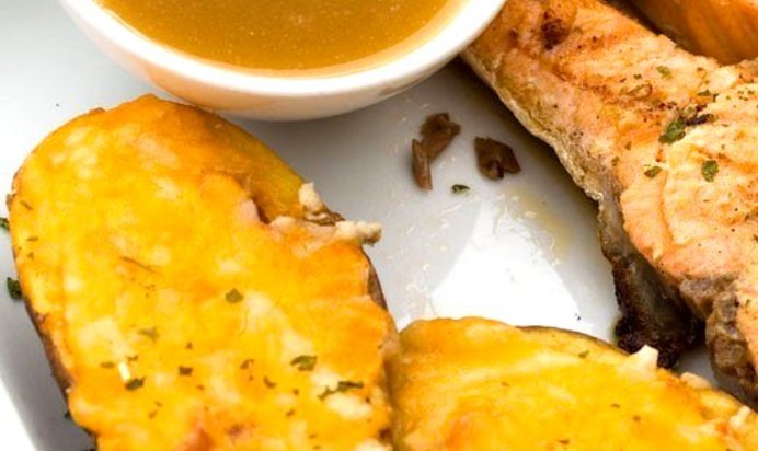 Горячие бутерброды из ржаного хлеба с брокколи и чеддером