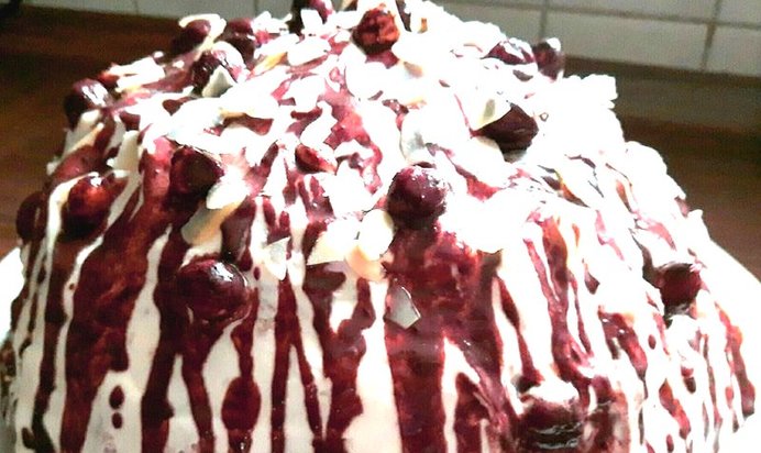 Вишневый бисквитный торт