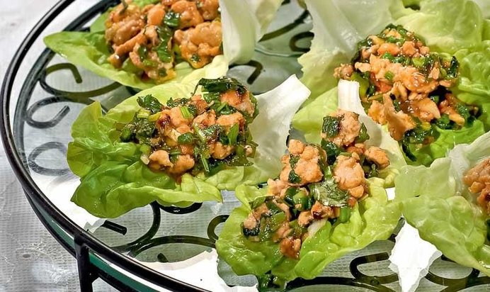 Салатные лодочки с курицей