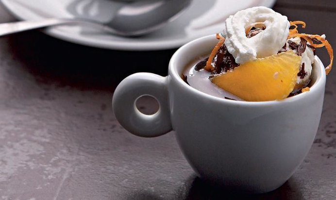 Кофе с апельсиново-шоколадным пломбиром и ромом