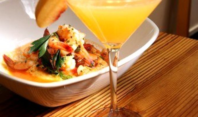 Игристый персиковый коктейль