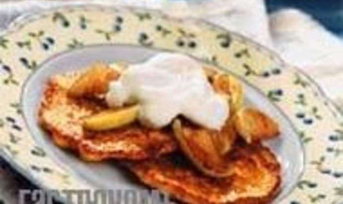 Блины по-нормандски с фламбированными яблоками и кальвадосом
