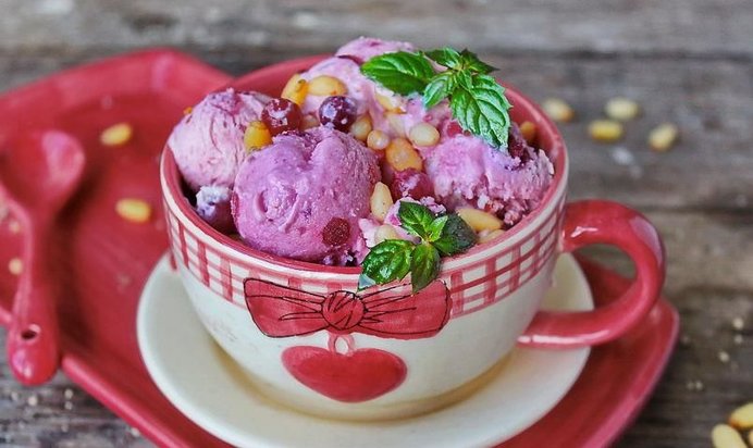 Домашнее мороженое из свеклы с клюквой, апельсином и кленовым сиропом