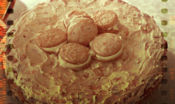 Торт с творожным кремом и меренгами