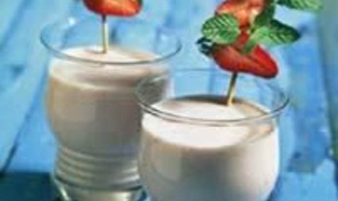 Клубничный коктейль с кардамоном