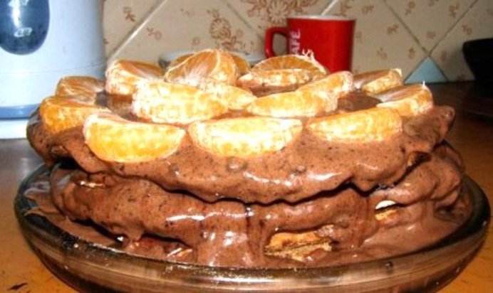 Шоколадный торт с орехами