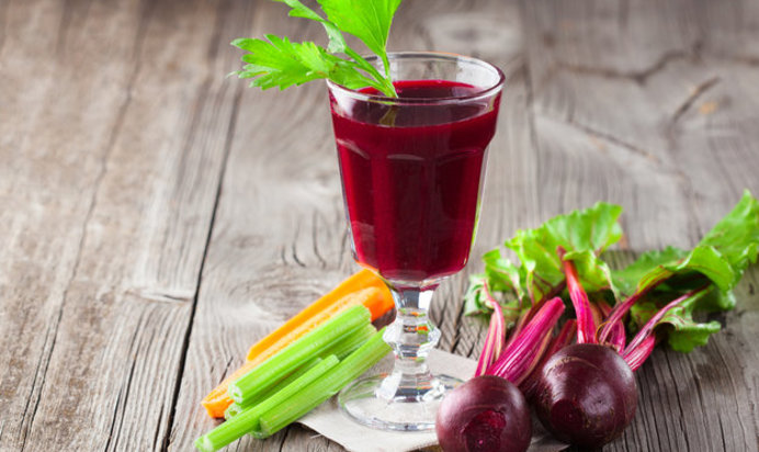 Свекольно-яблочный сок с сельдереем