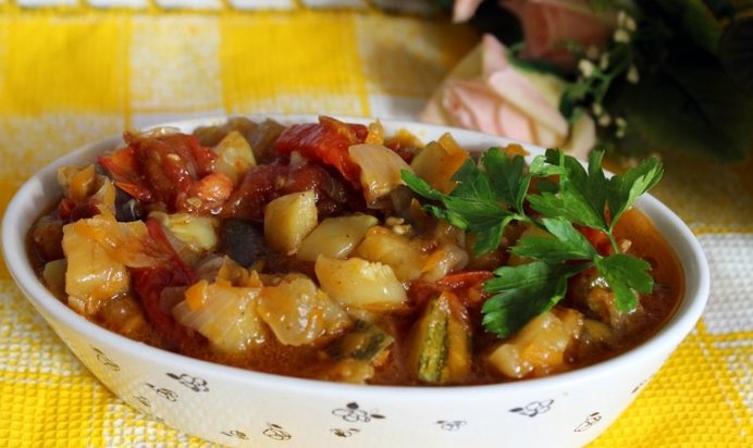 Горячий салат из осенних овощей в мультиварке