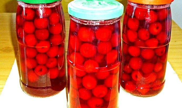 Консервированная вишня в сиропе