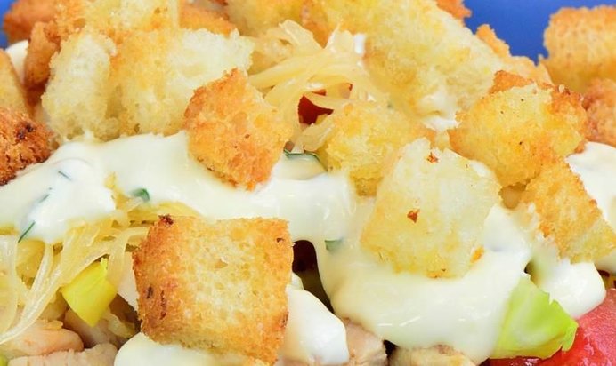 Салат Цезарь с пекинской капустой