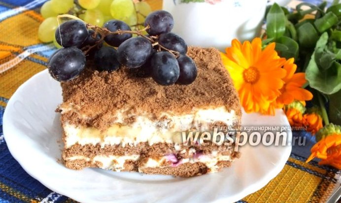 Шоколадный торт из затяжного печенья с бананами