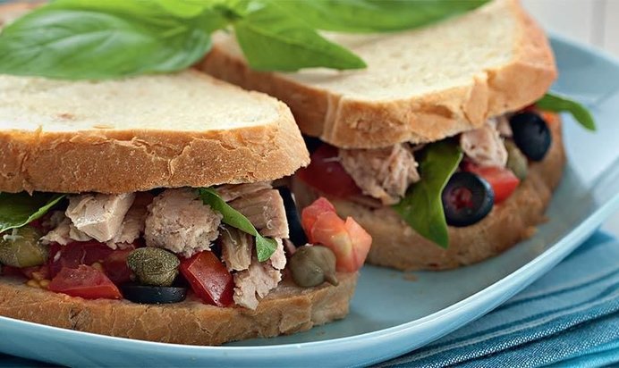 Закрытый бутерброд с тунцом