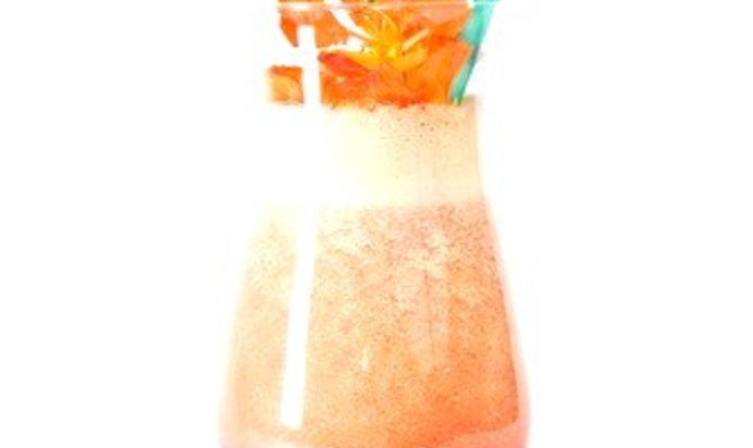 Газированный клюквенный напиток с шампанским