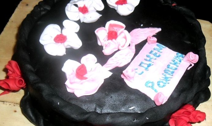 Торт ягодный со сметаной и мастикой