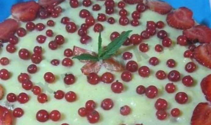 Сметанный торт с ягодами