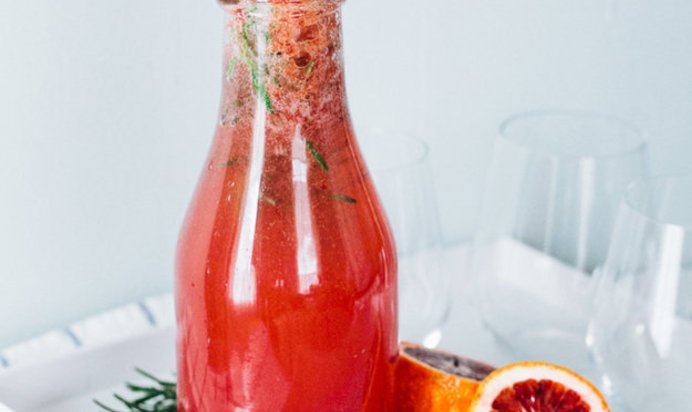 Ароматизированная вода с красными апельсинами и розмарином