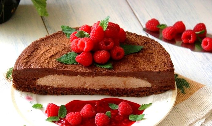 Шоколадный торт с муссом