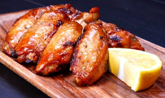 Куриные крылышки, запеченные в лимонном сиропе