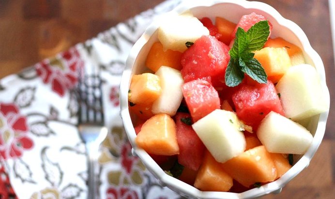 Салат из дыни и арбуза