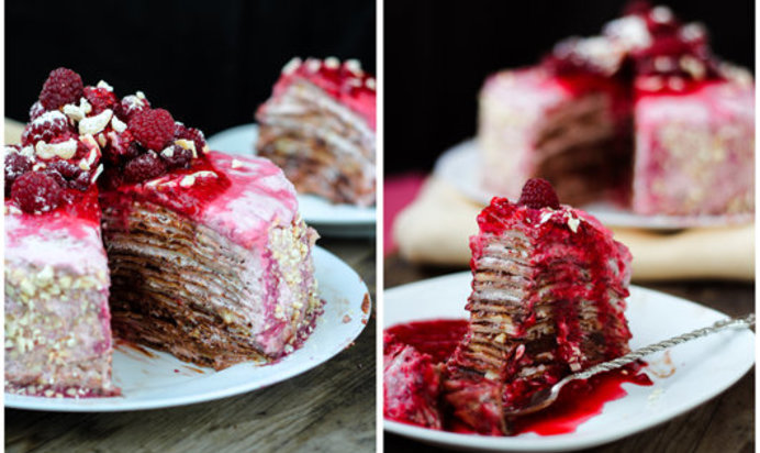 Малиново-шоколадный блинный торт с кешью