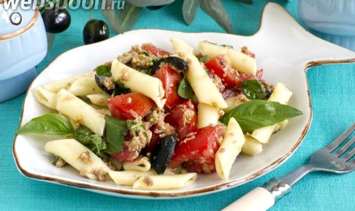 Салат с тунцом и помидорами