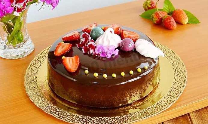 Муссовый торт с зеркальной глазурью