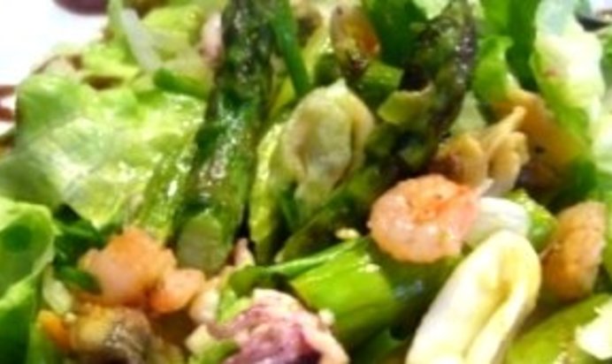 Салат из морского коктейля