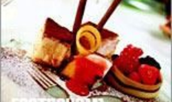 Девонширский творожный торт с лесными ягодами