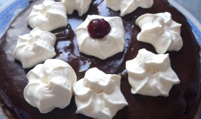 Вишневый торт со сливками