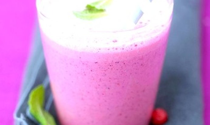 Кефир с черной смородиной