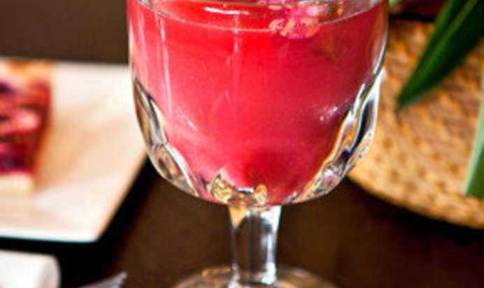 Пунш с лепестками роз