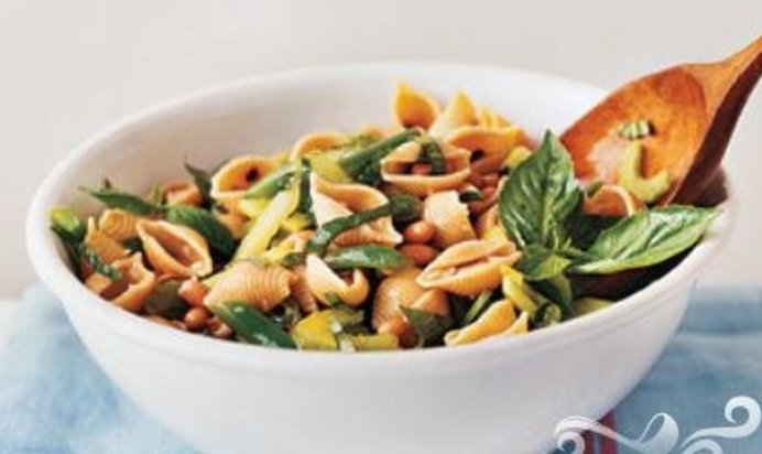 Салат с пастой и фасолью