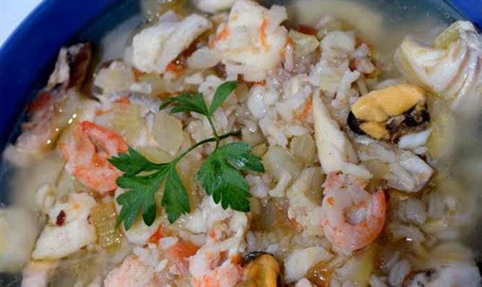 Суп-уха с рыбой и морепродуктами
