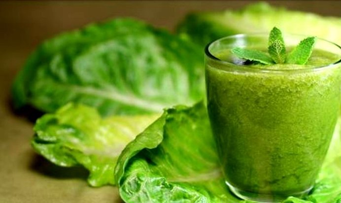 Зеленый коктейль с манго