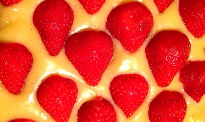 Торт с клубникой и заварным кремом