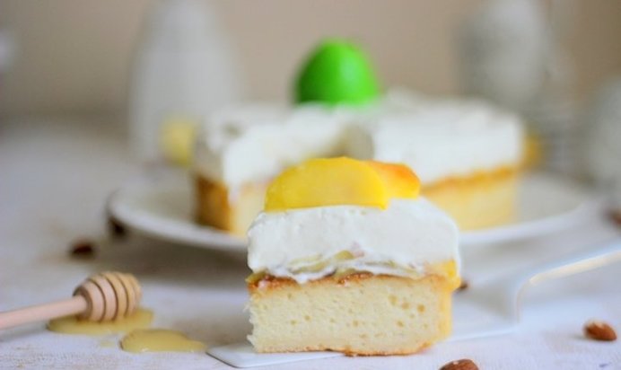 Торт «Медовое яблочко в орехах»