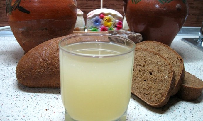 Квас из риса и изюма