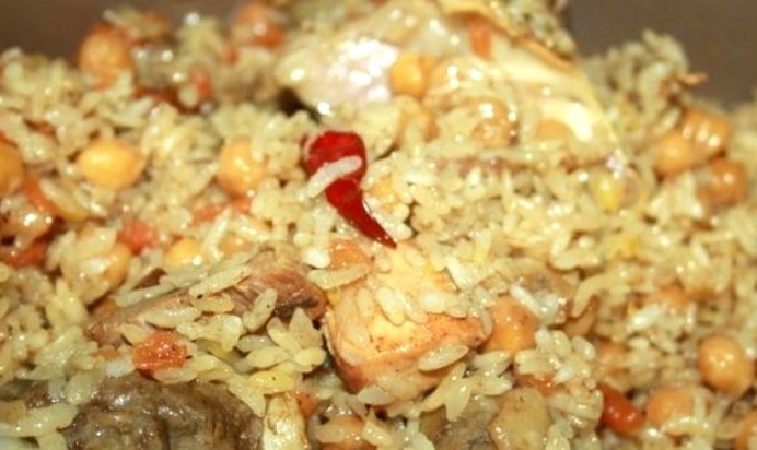 Плов с нутом и курицей