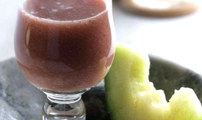 Индийский ласси с клубникой и дыней