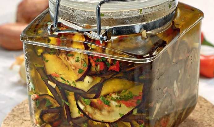 Торт слоеный с калиной