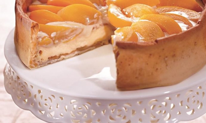 Торт из белого шоколада с персиками