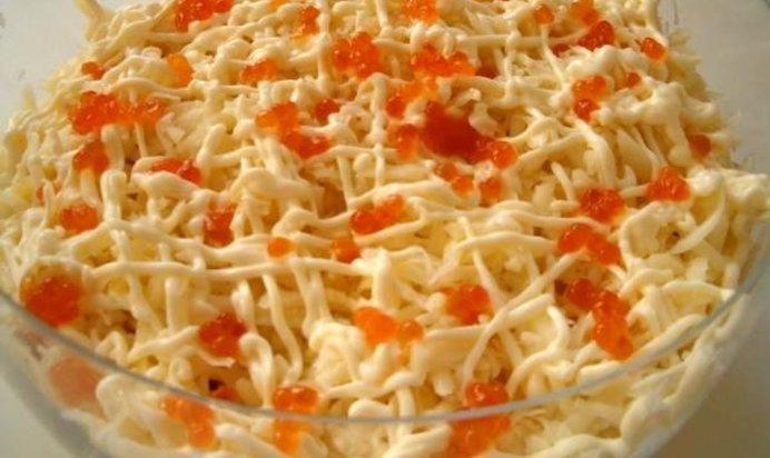 Салат с морским коктейлем