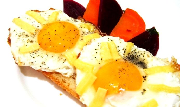 Яичница с сыром