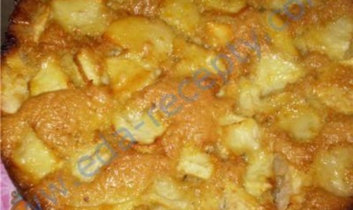 Простая шарлотка с яблоками