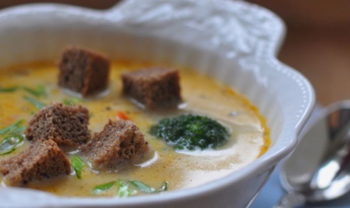 Сырный суп с брокколи и спаржей