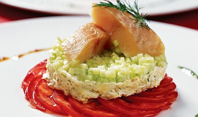 Салат с крабами и сомом